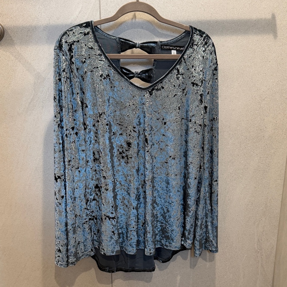 Clotheshead Cutout Back Velvet Long-Sleeve Top/Tunic